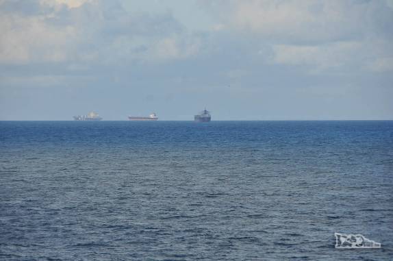 Cargueiros fazem fila para entrar no porto de São Francisco do Sul, litoral de Santa Catarina